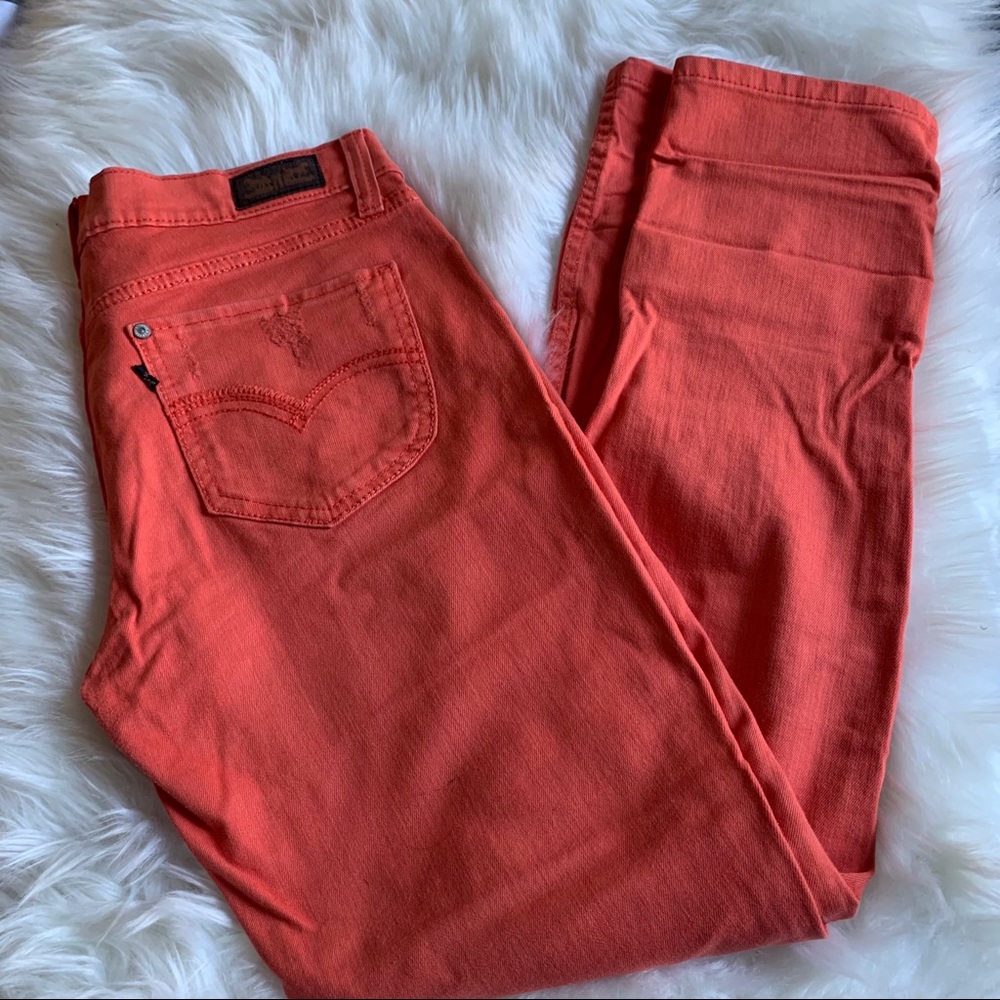 🎉HP 🎉Levi’s 524 Coral Distressed Jeans